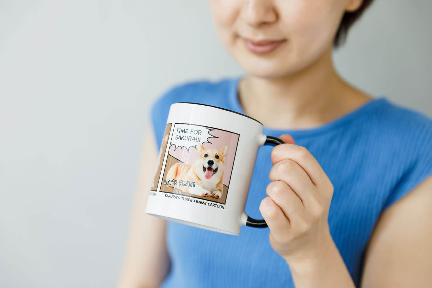 350mL入るカラーハンドルマグカップを持ったイメージ